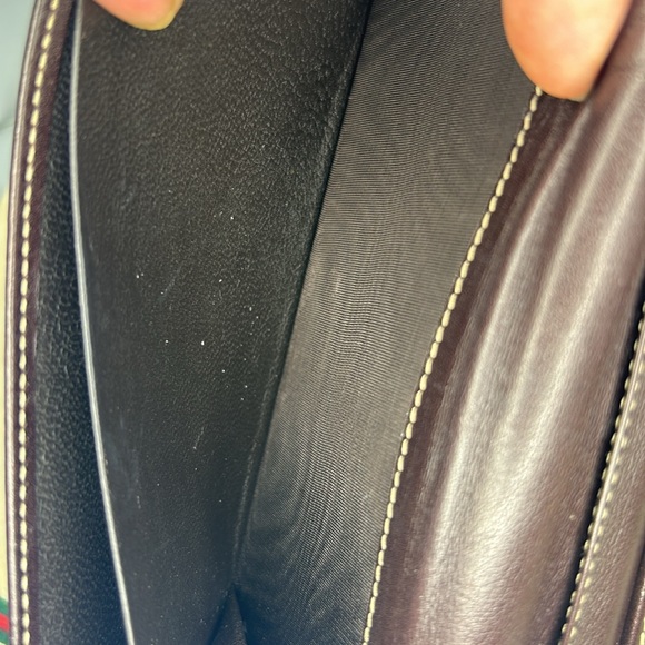 Gucci Interlocking GG Signature Wallet - Picture 14 of 17